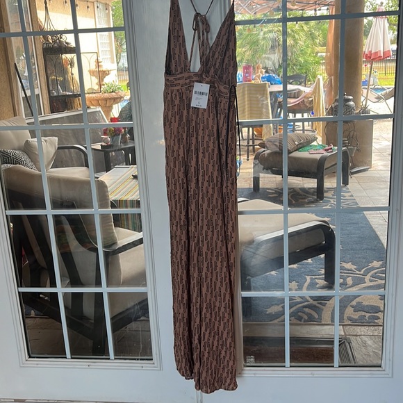 nice jumpsuit. - Picture 3 of 4